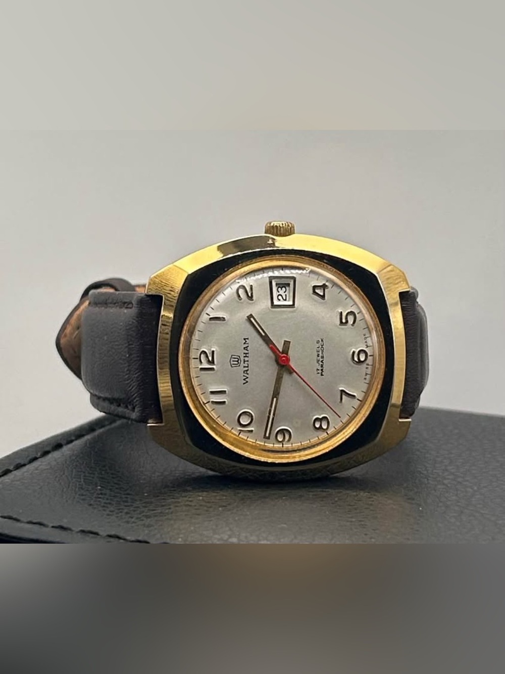 Waltham Vintage Parashock Men’s Gold Tone Case Brown Strap Mechanical 38mm Watch